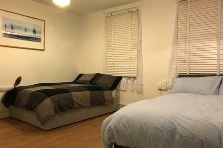 North London Studio Apartment Exterior photo
